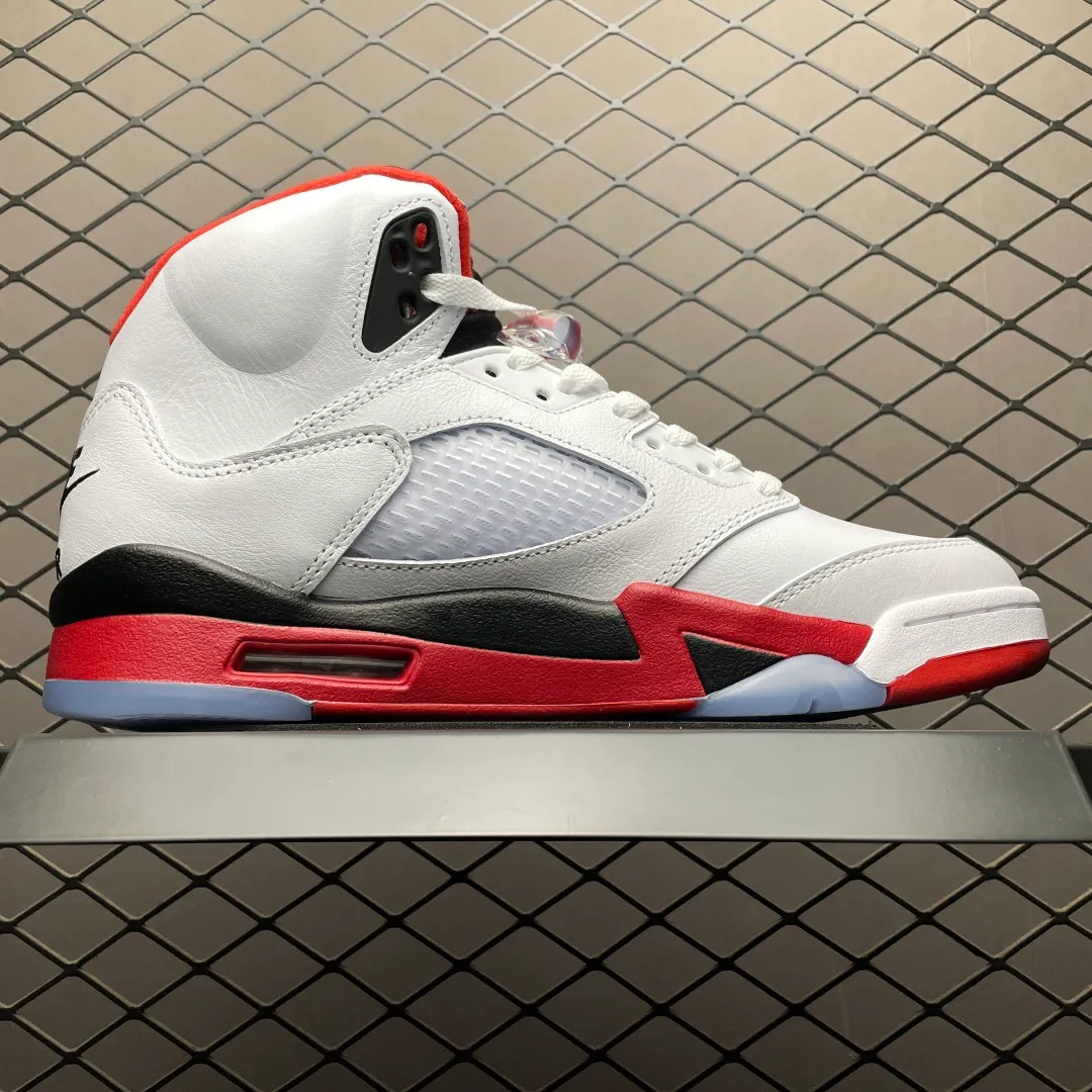 Air Jordan 5 Retro 'Fire Red Black Tongue' 2025 - Image 4