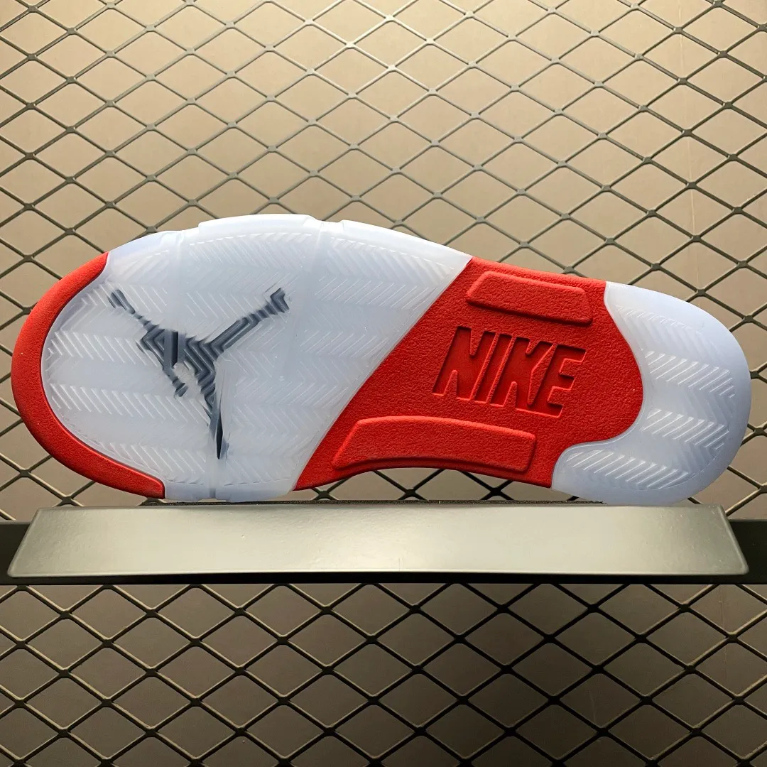 Air Jordan 5 Retro 'Fire Red Black Tongue' 2025 - Image 5